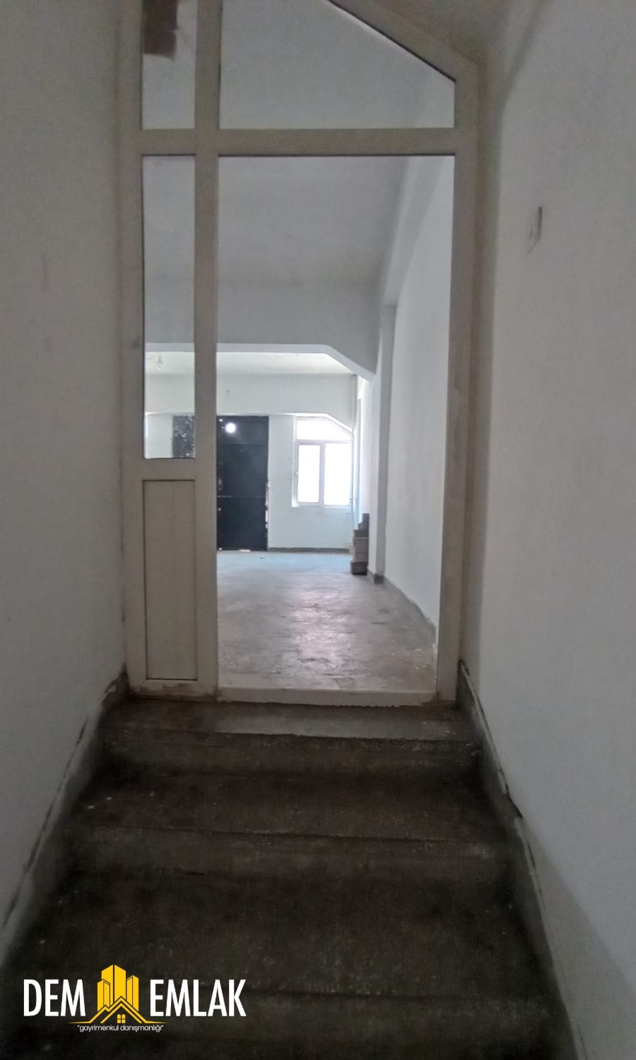 SATILIK 3 KATLI DÜKAN TİRİGOCULARDA